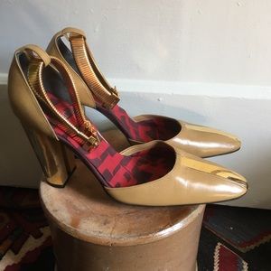 Authentic Fendi Tan/Gold Heels 9.5M